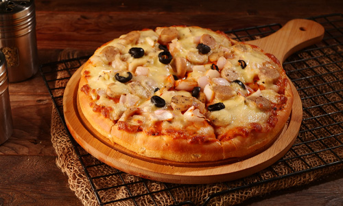 GRILLED CHICKEN SAUSAGE PIZZA