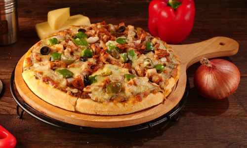 SMOKY BBQ CHICKEN PIZZA